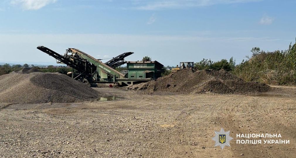 Четверо прикарпатців організували незаконний видобуток і збут корисних копалини