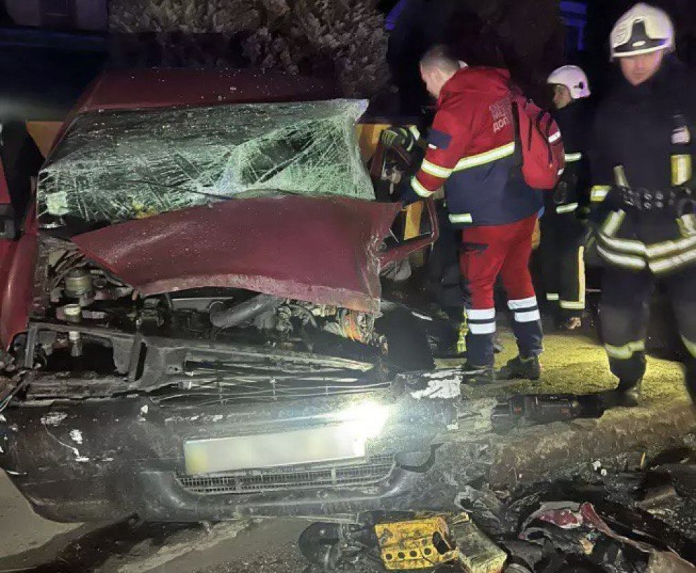 У Франківську рятувальники деблокували двох постраждалих у ДТП