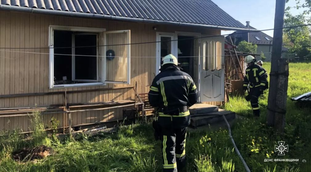 На Калущині під час пожежі рятувальники виявили тіло чоловіка