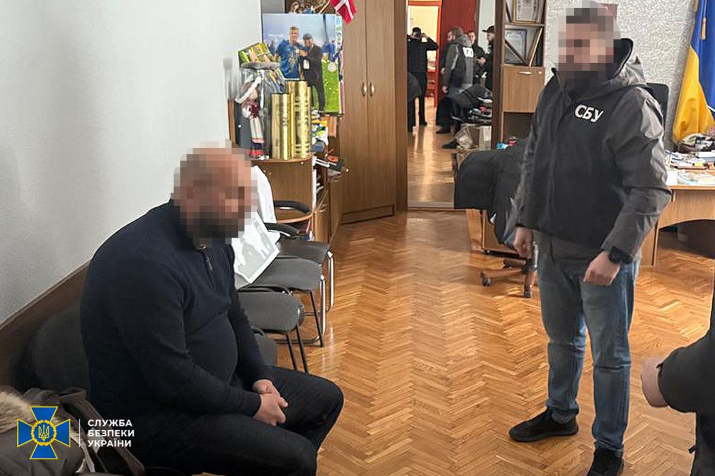 Обшуки та затримання: міського голову Галича викрили на хабарях за землю