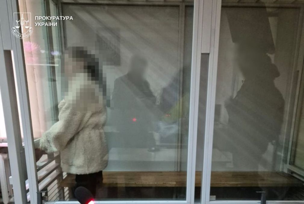 У Дніпрі жінка та її старший син виготовляли дитячу порнографію з молодшим