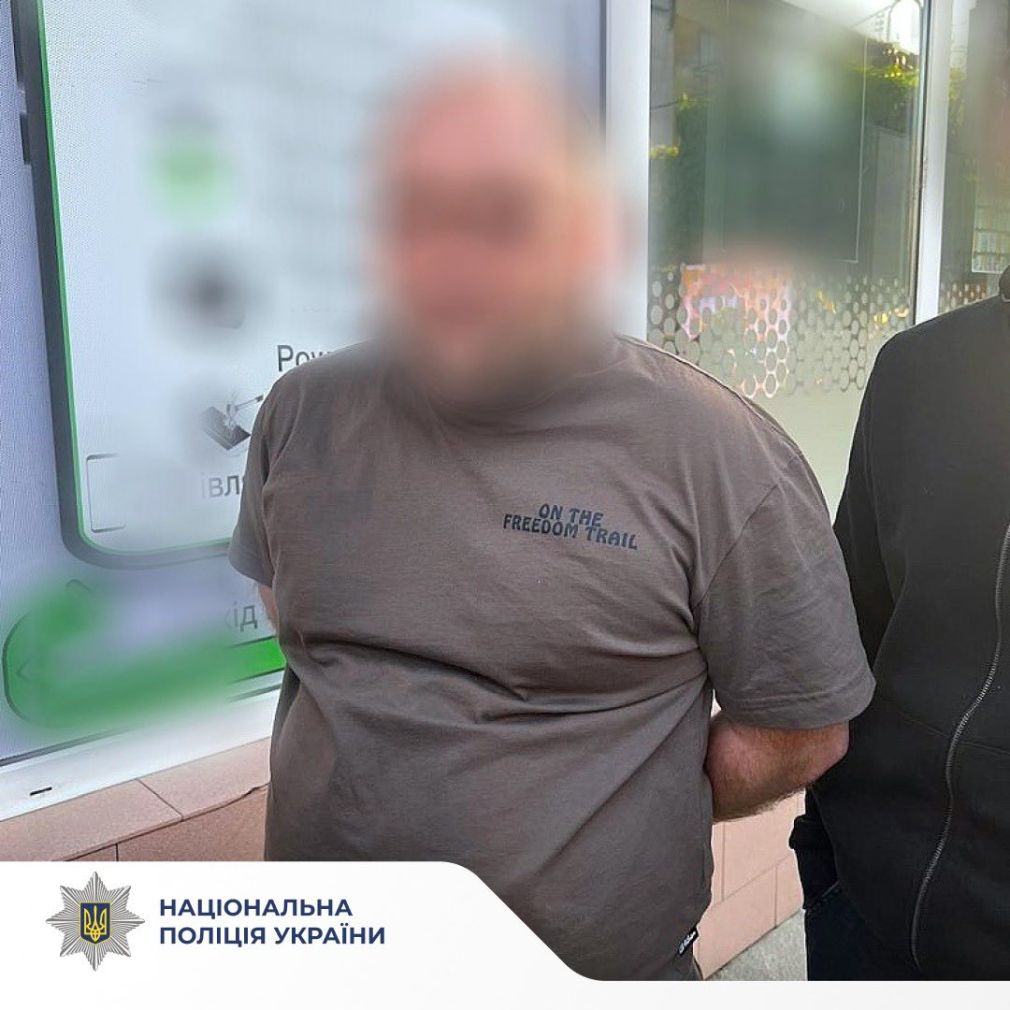 На Прикарпатті затримали шахрая, який незаконно заволодів партією техніки Apple