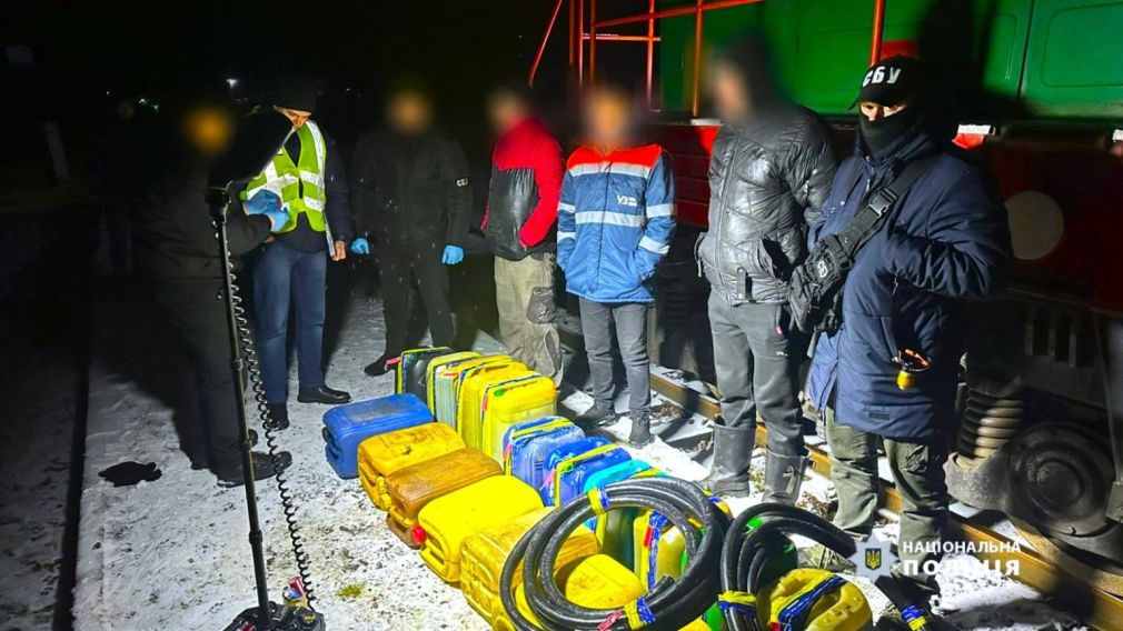 На Прикарпатті викрили схему розкрадання дизпалива з потягів “Укрзалізниці”