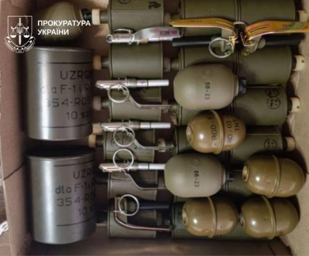 Збували зброю і боєприпаси: судитимуть двох прикарпатців