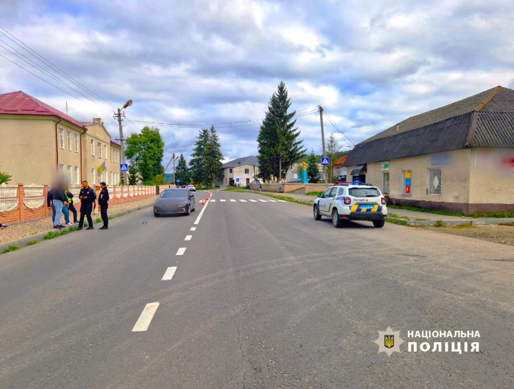 У Тлумацькій громаді водійка авто збила дитину на “зебрі”