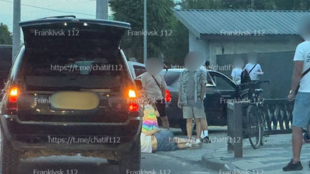 У Франківську на пішохідному переході водій збив жінку з дитиною